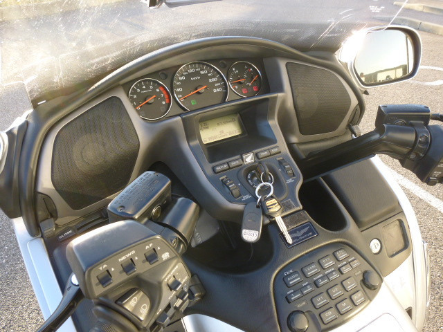 GOLDWING 1800 06 GRISE